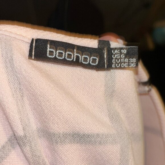 BOOHOO Women’s Black and Light Pink Short Sleeve Dress - Picture 4 of 4